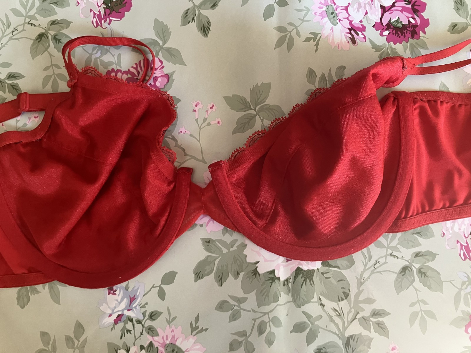 Vassarette 36C, 36D, 38C OR 36D Underwire Bra Floral Lace