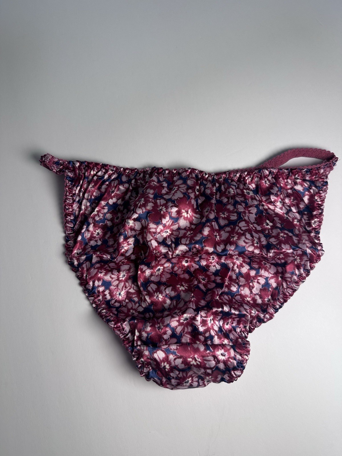 Vtg String Bikini PANTIES Liquid SATIN Second Skin Bow 6/M Mauve Pink floral