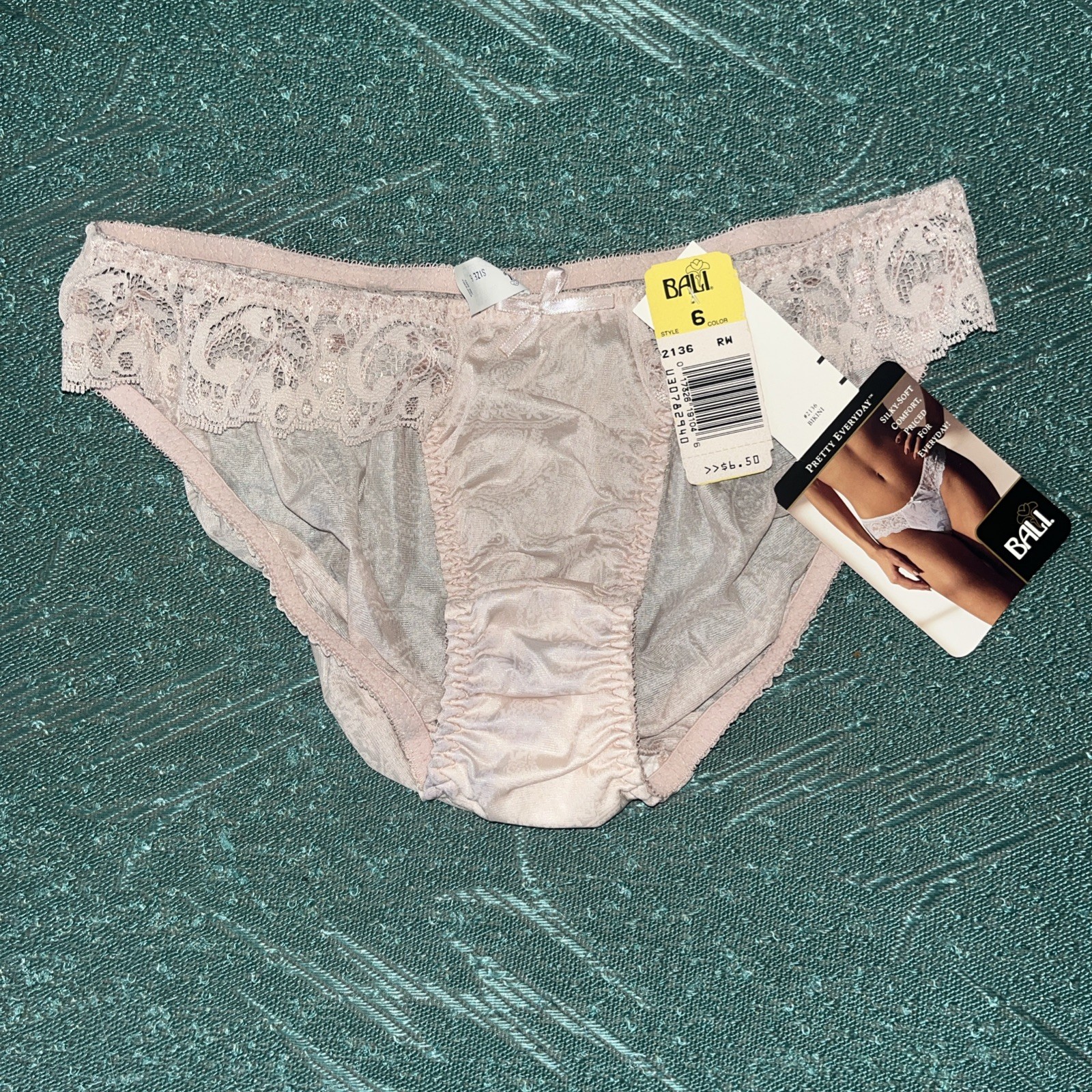 NWT VTG Bali Panties Sz 6 Pretty Everyday Second Skin Chantilly Lace Nude Bikini