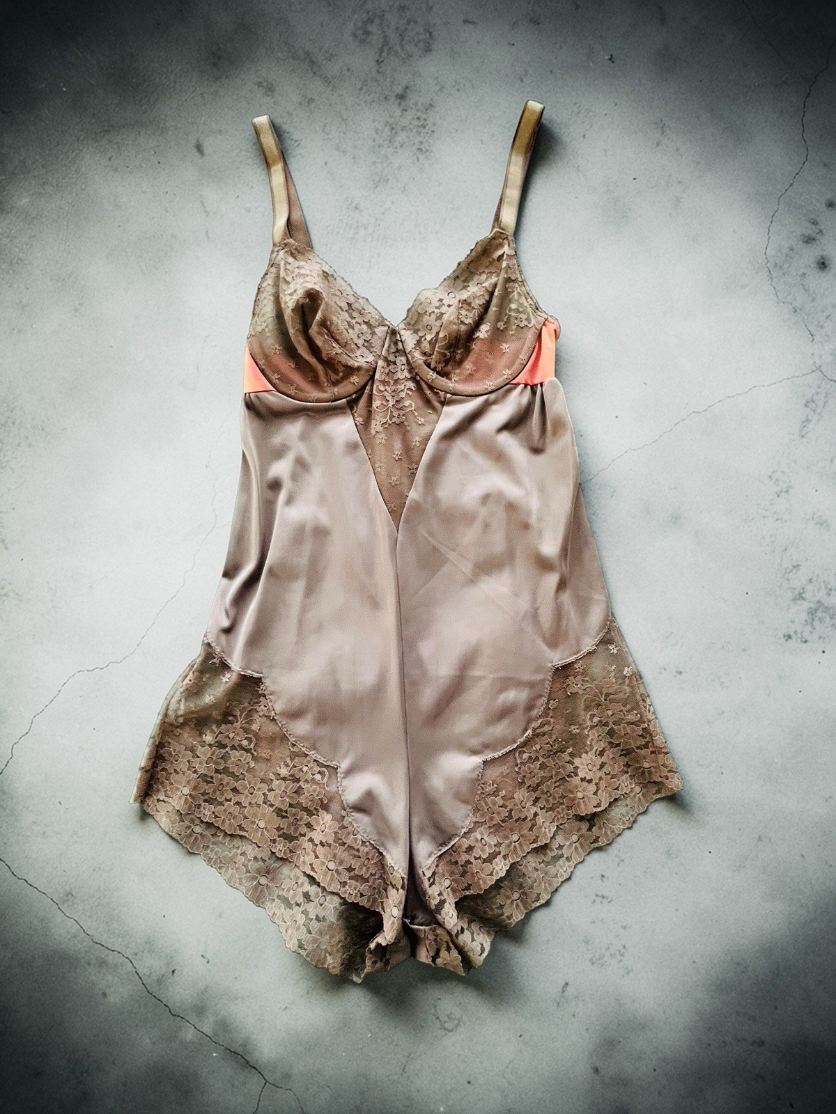 Vintage 70s Taupe Babydoll Romper JC Penny Size 32C Lace Snap Bottom Feminine