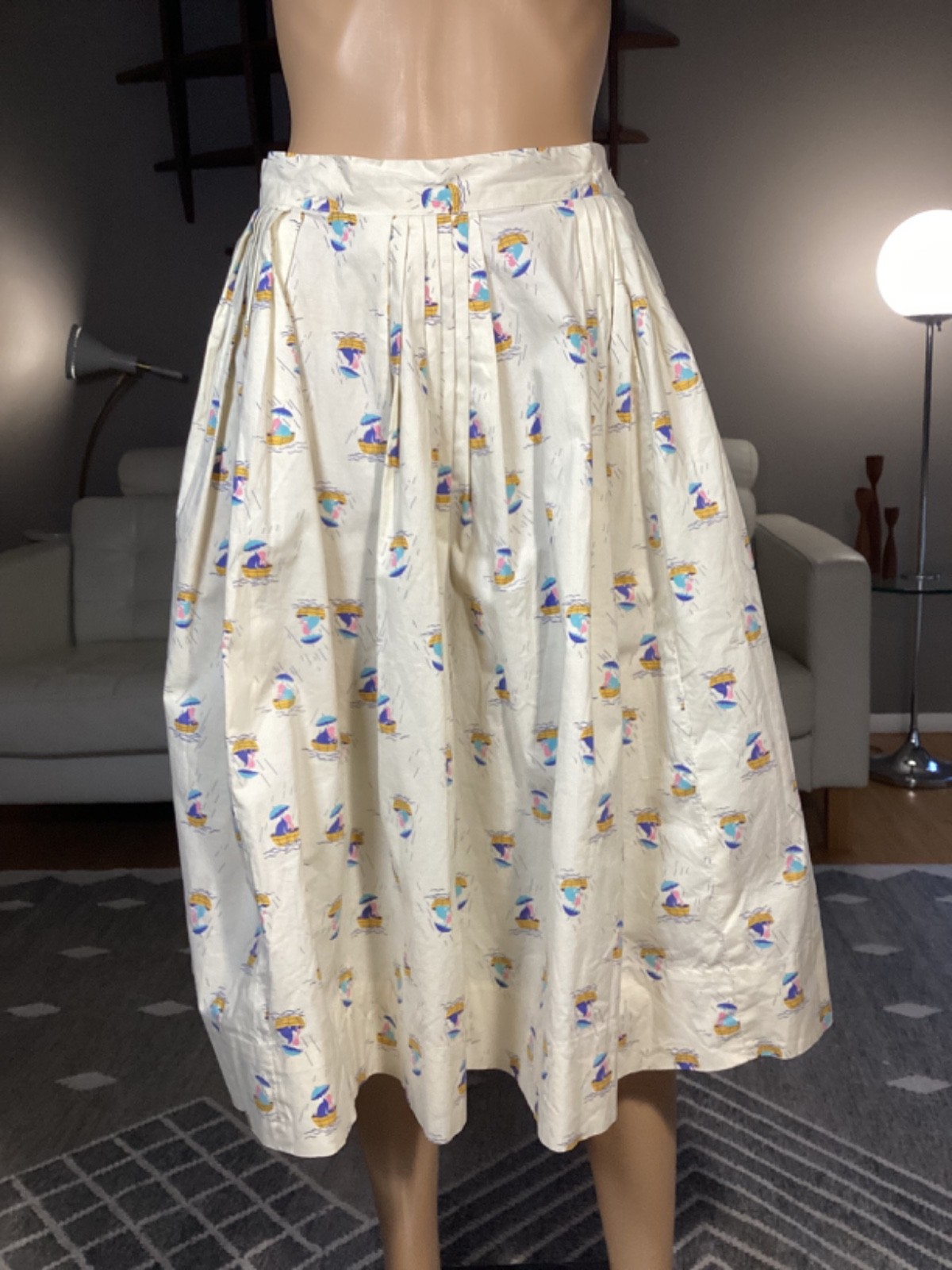 Vintage 1950&rsquo;s Cotton Pleated Novelty Print Skirt Boats Umbrellas 28&Prime; Waist