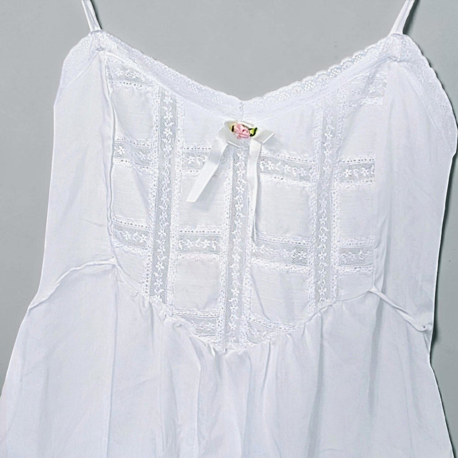 VTG 70s Union Made crisp white floral lace fairy cottage prairie slip nap dress