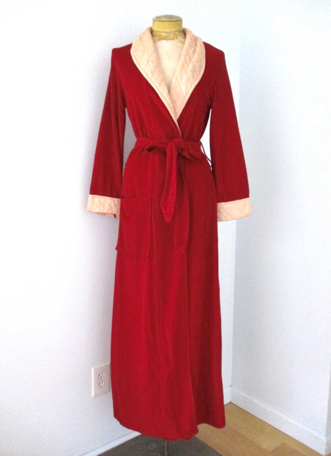 Vtg 70s JCPenney Burgundy Light Velour Long Robe Quilted Peach Trim Pocket S