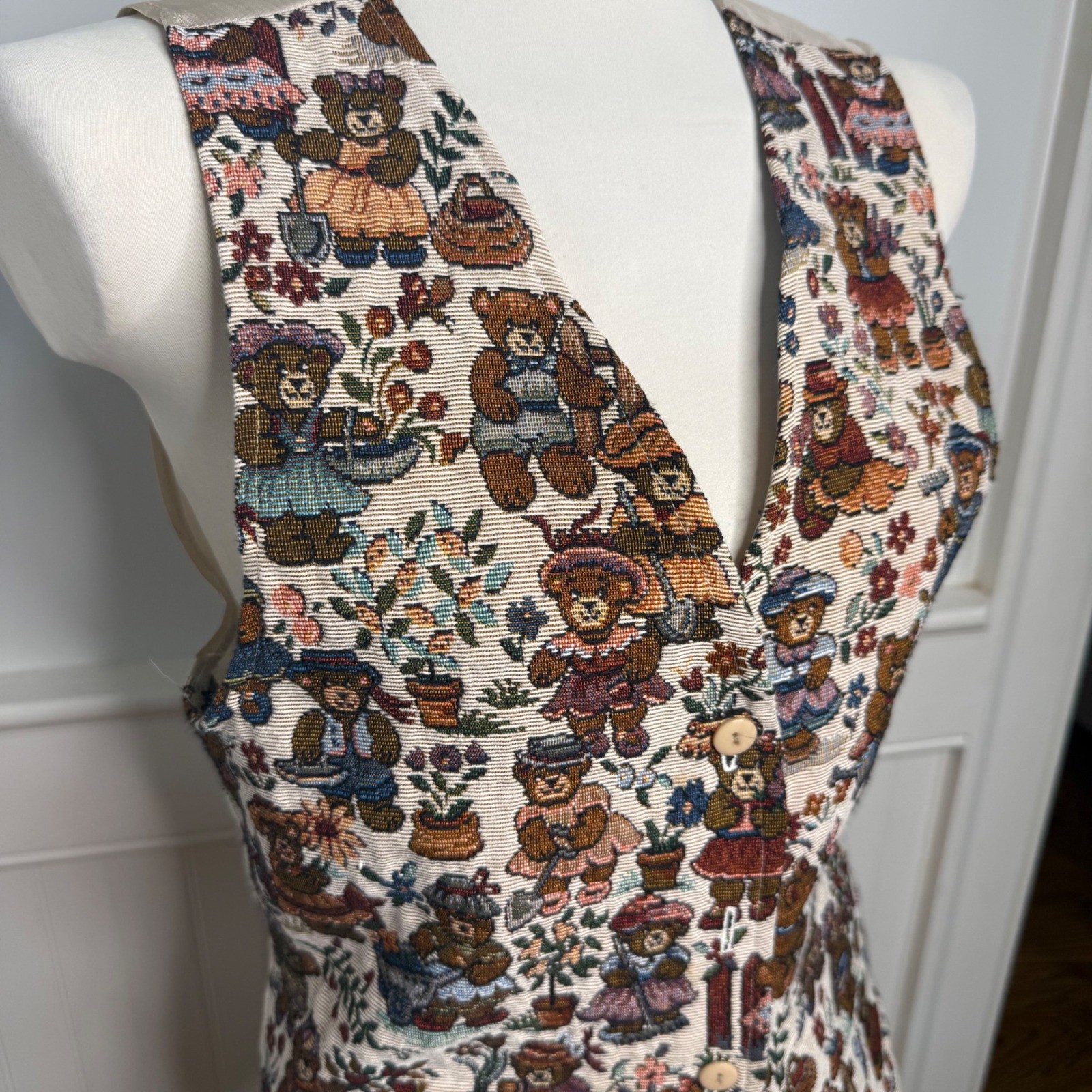 Petite Sophisticate Vintage Tapestry Teddy Bear Garden Vest Small Made in USA