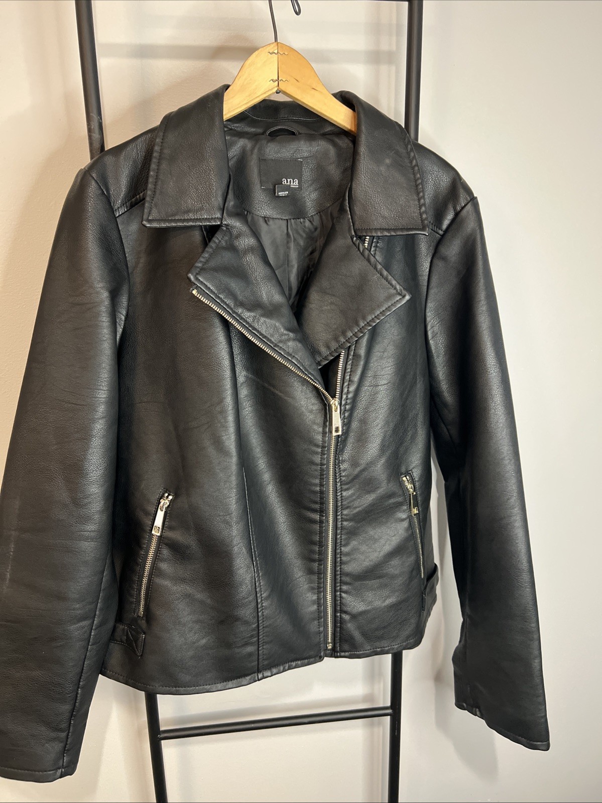 A.n.a Women&rsquo;s Faux Leather Jacket Size XL