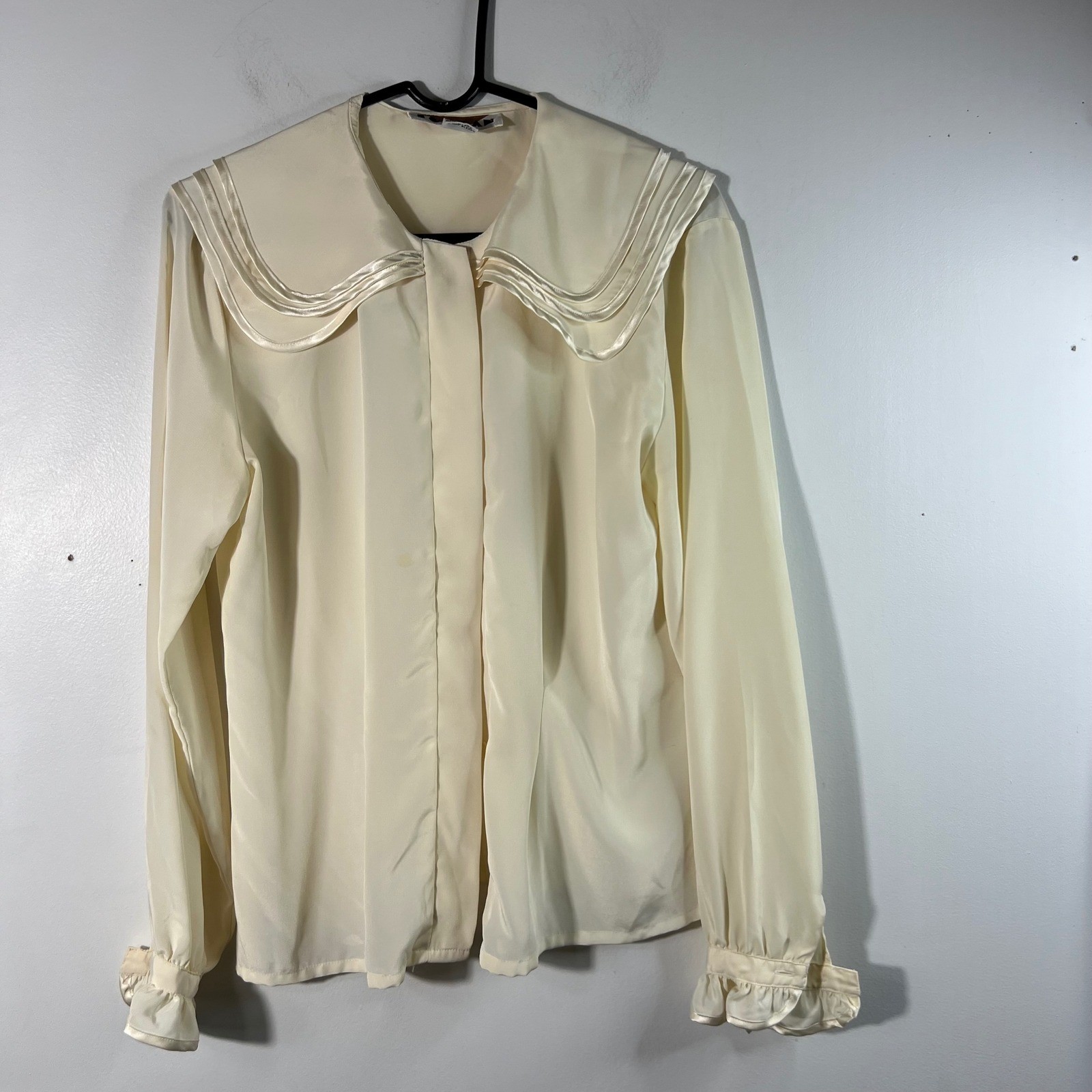 Womens Vintage Jordan Large Tiered Collar Button Shirt Satin Cream 9/10