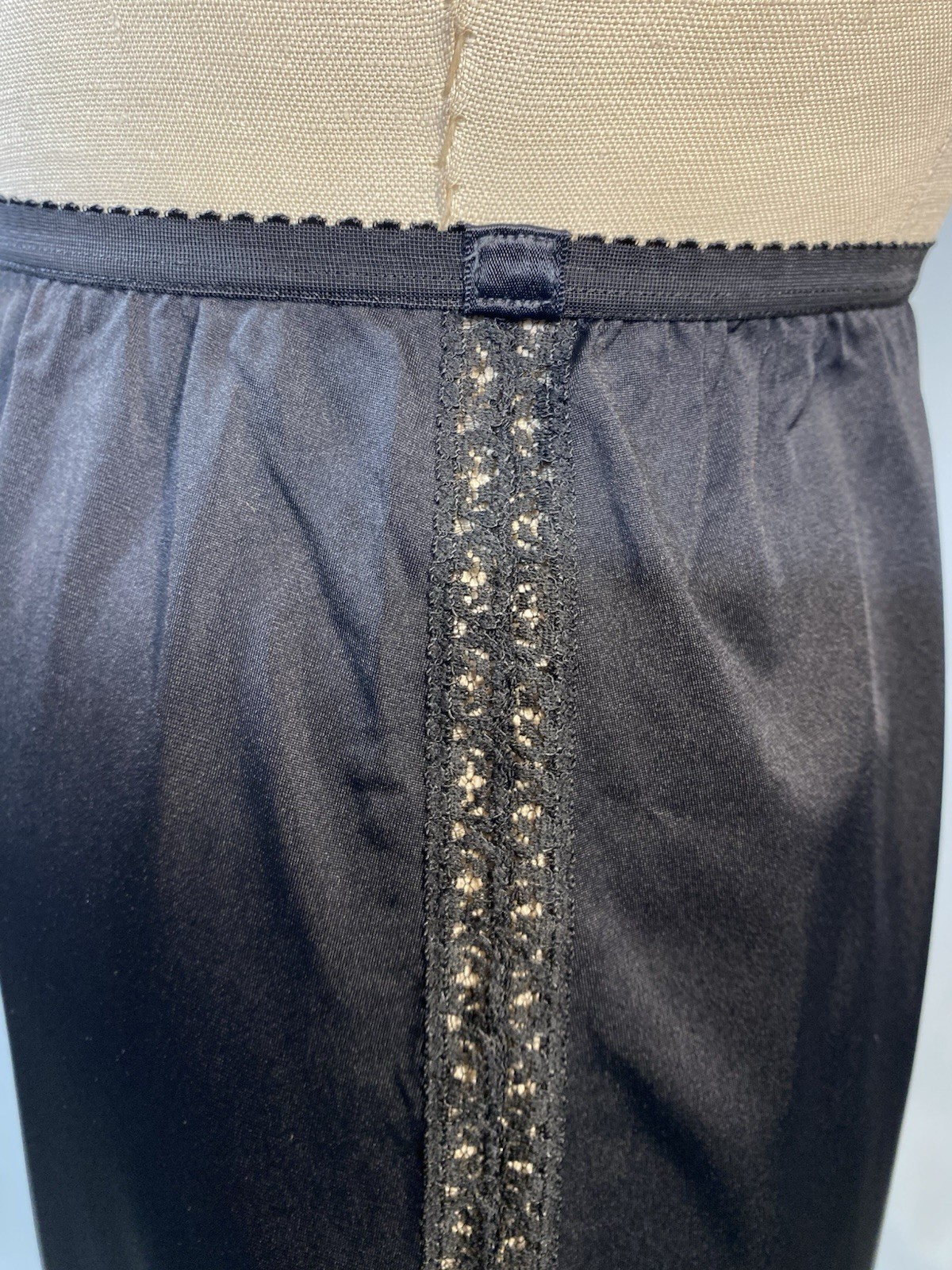 Vintage half Slip SIZE MEDIUM TALL black nylon SHADOWLINE long length 26&Prime; slits