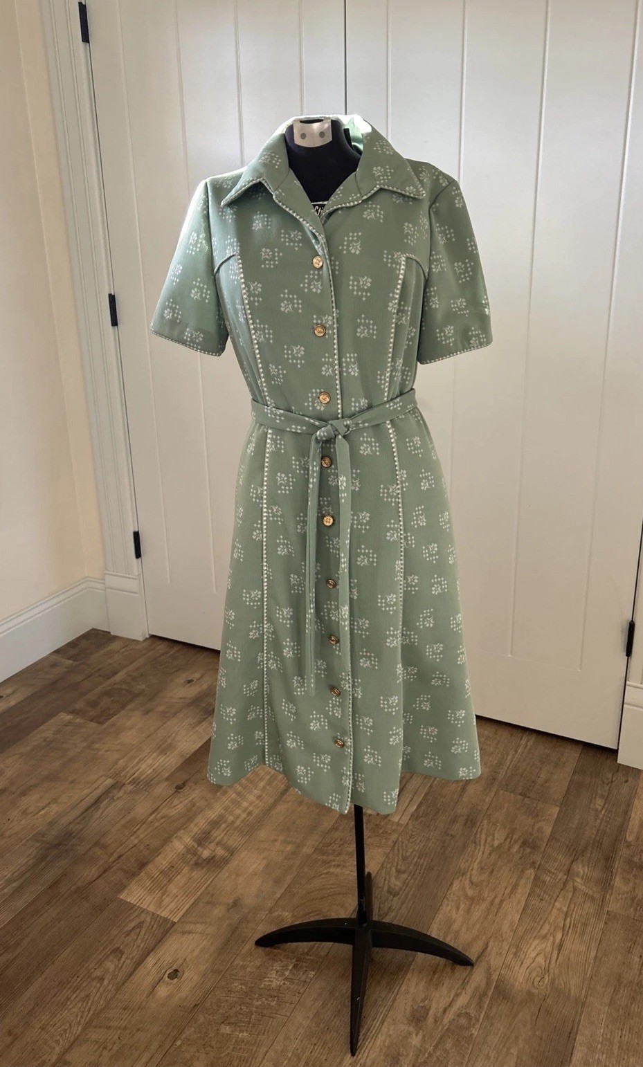 Vintage 1960’s/70’s Granny Core Polyester Double Knit Short Sleeve Dress