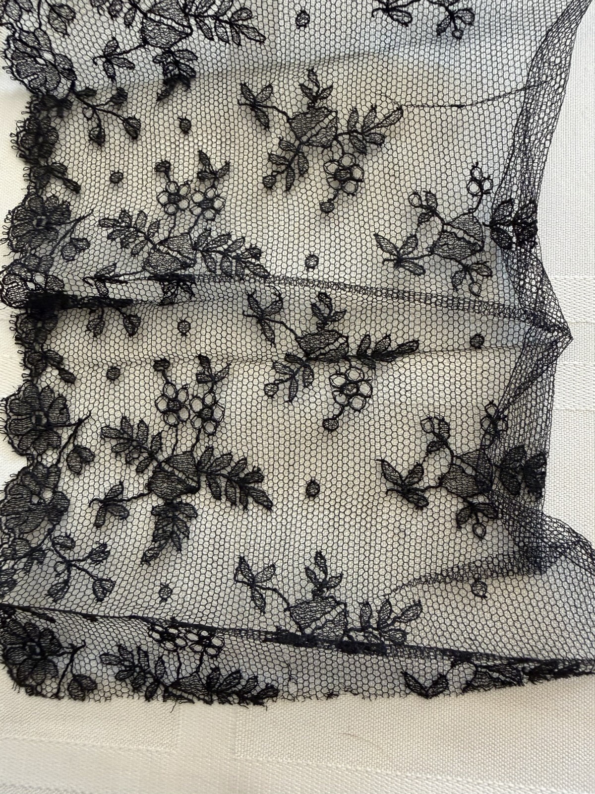 Early 1900s Black Embroidered Silk Chantilly Lace Trim Scarf 2.5 yards x 5&Prime;