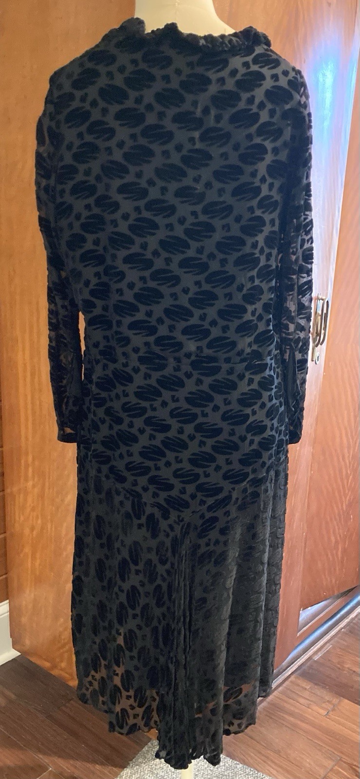 Vintage 1920s black velvet burn out french cut velvet flapper dress lined B 37