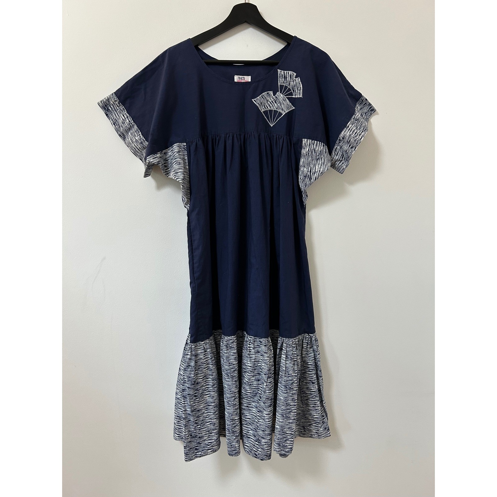 Good Times Hawaii Vintage Navy Blue Embroidered Fan Muumuu Dress Womens Medium