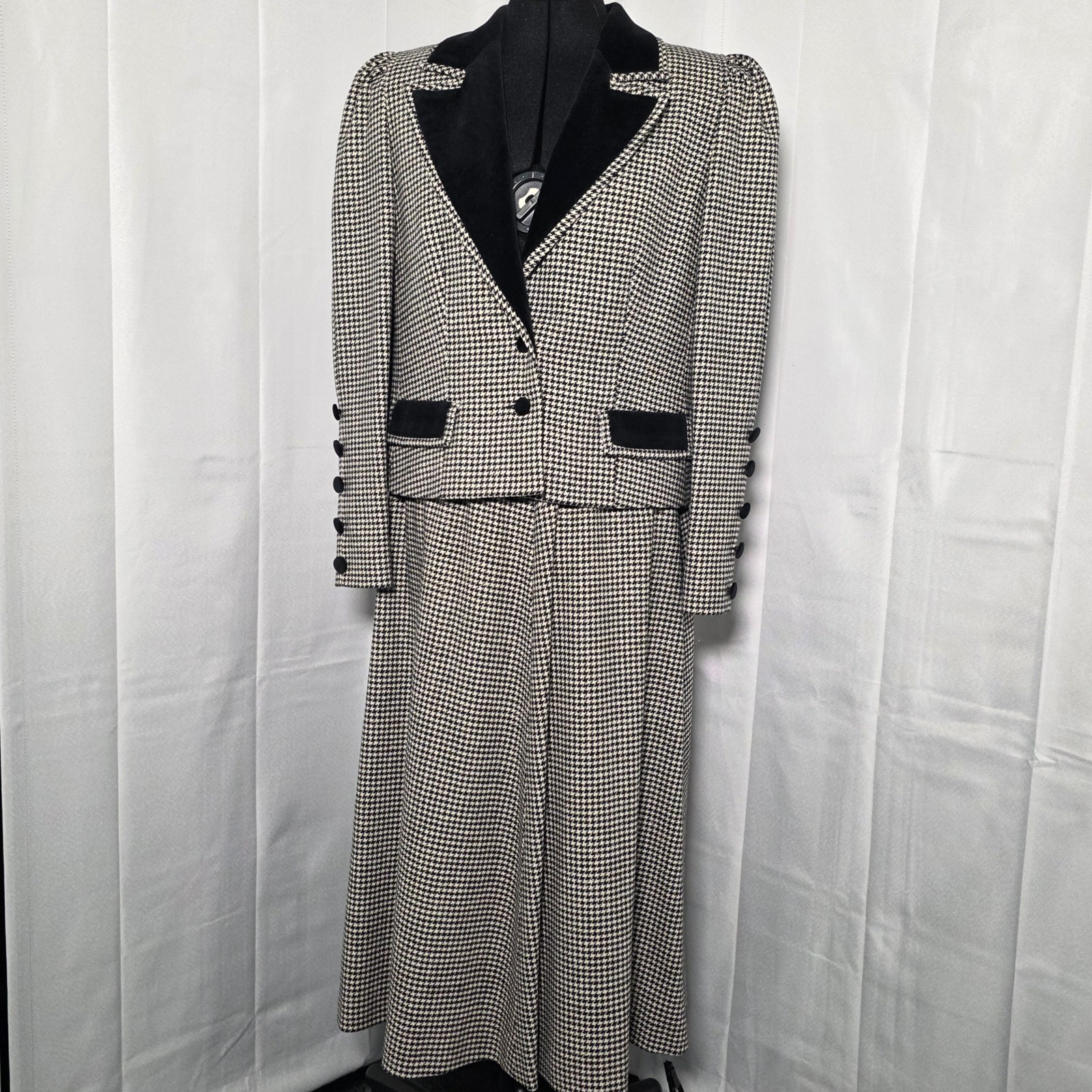 Louis Feraud Paris Vintage Women’s Wool Houndstooth Skirt Suit 42 EU Velour Trim