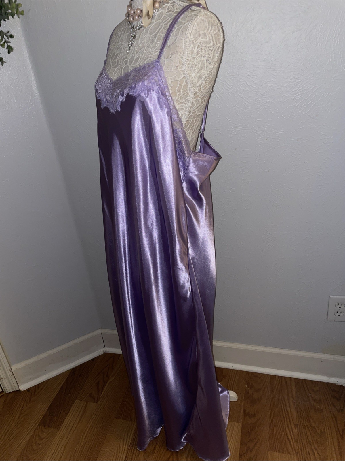 Woman’s Plus 2X 26/28 Liquid Glossy SATIN Long GOWN NIGHTGOWN Lingerie Plunge Bk