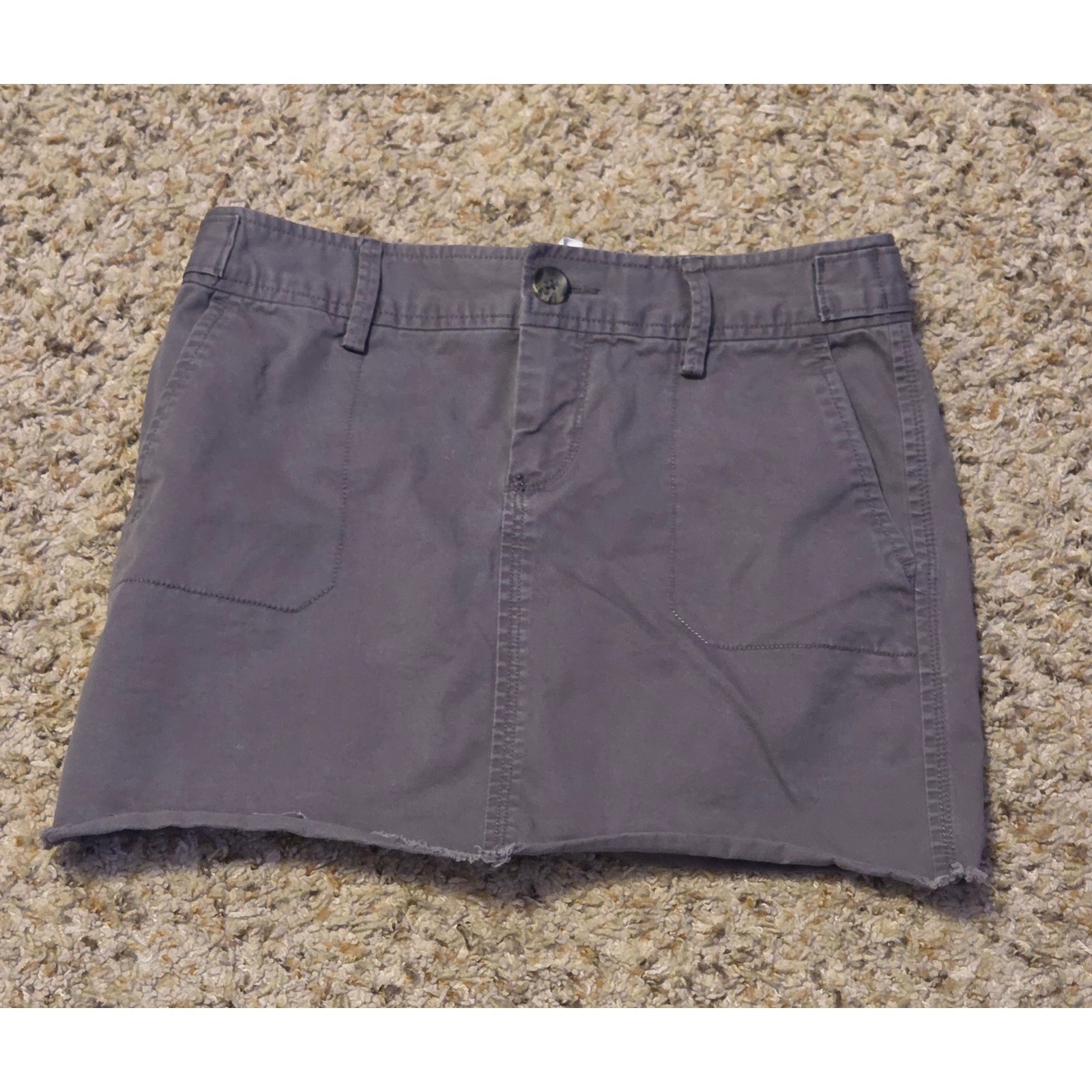 Old Navy Mini Skirt Women&rsquo;s Size 0 Gray Back Button Pockets Belt Loops