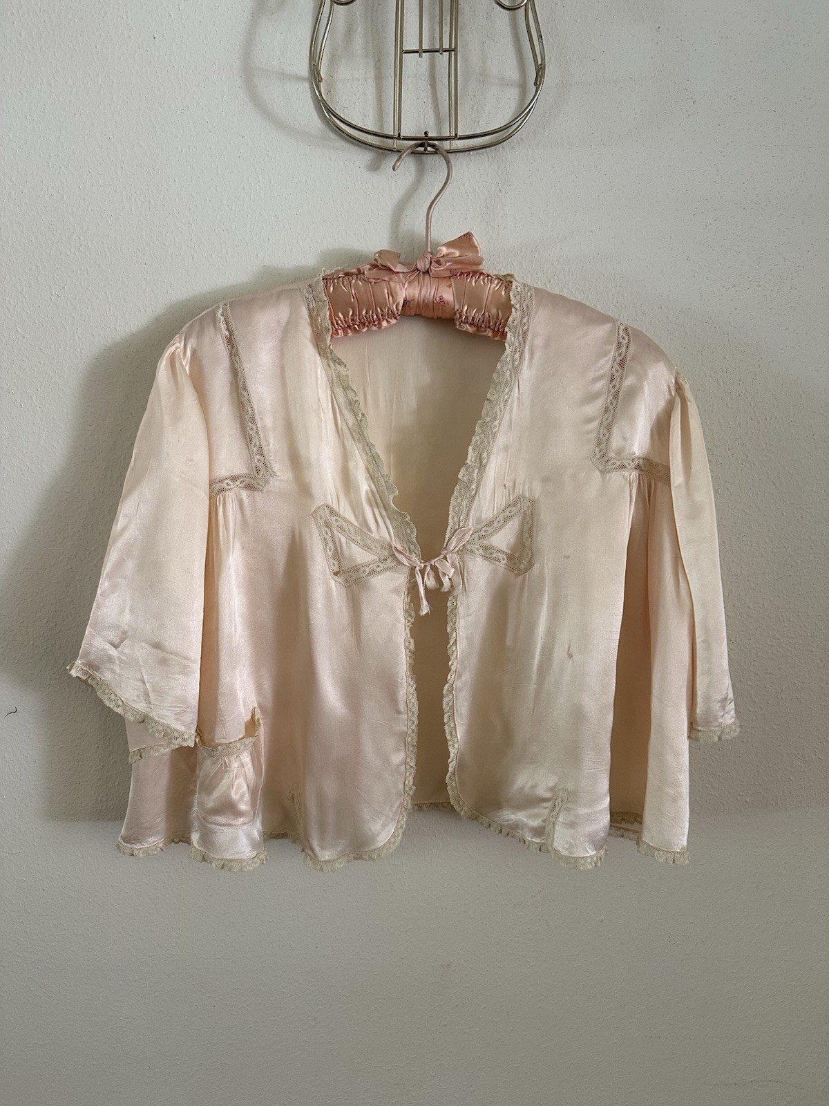 1930s Rayon Satin Bed Jacket Champagne Peach Lace Bow Tie Front Boudoir Top VTG