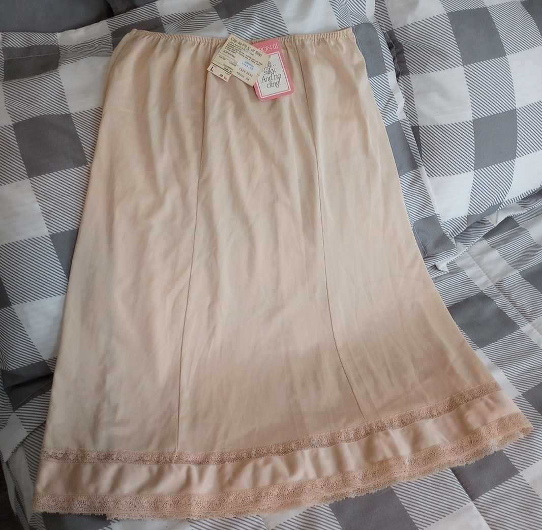 Vintage JCPenney Nude « Clip-to-Fit » Half Slip Large