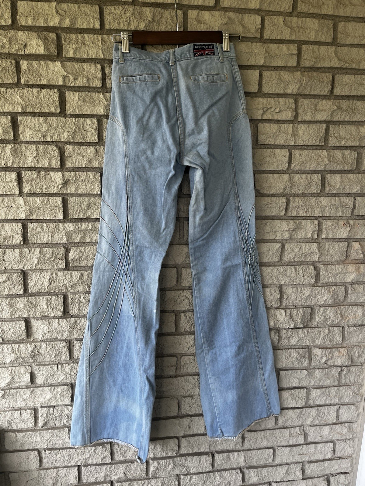 Vintage Brittania Lightwash Bell Bottom Rainbow Stitched 1970’s Jeans W: 28