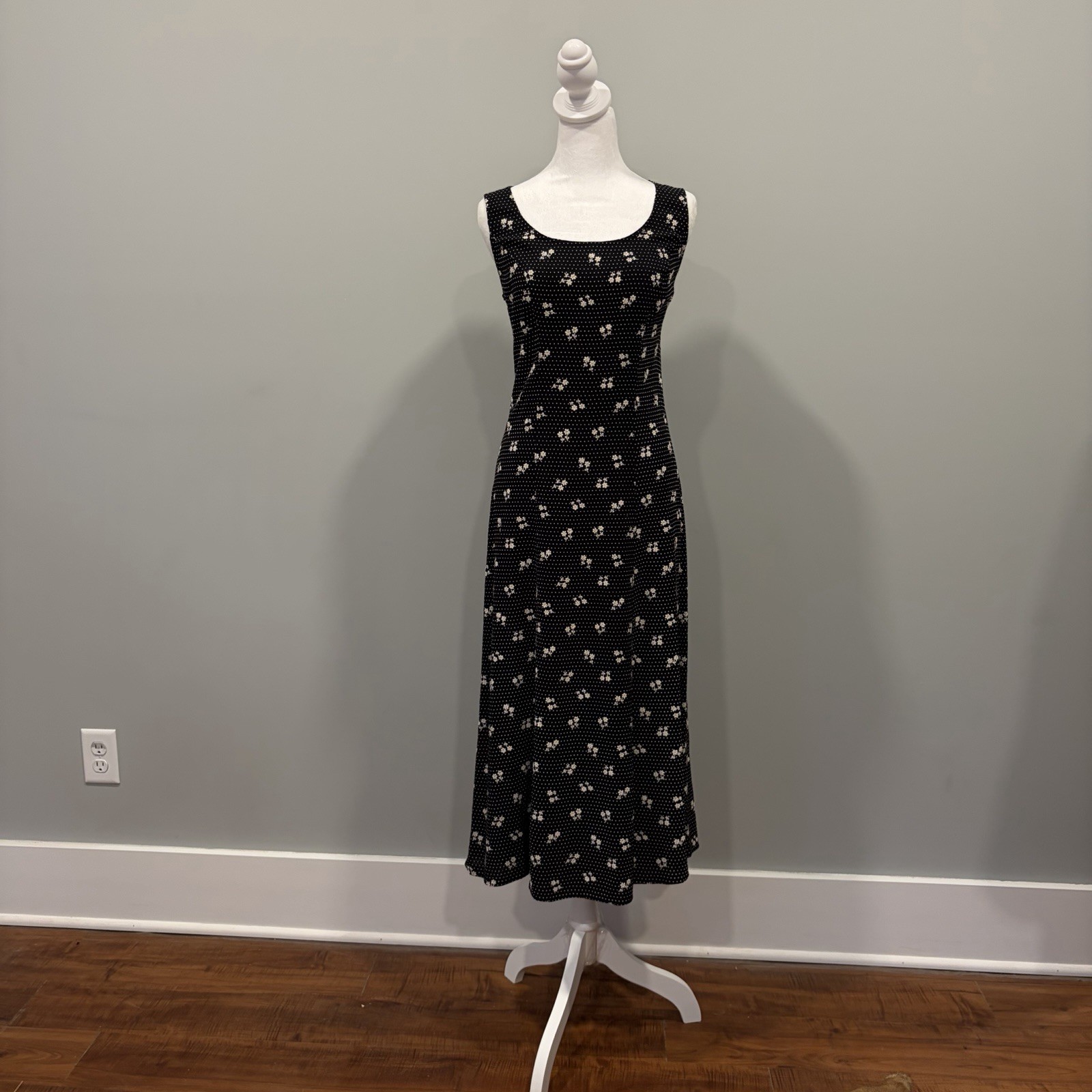 Women&rsquo;s Sleeveless Floral Dress Size Medium, Rayon Blend