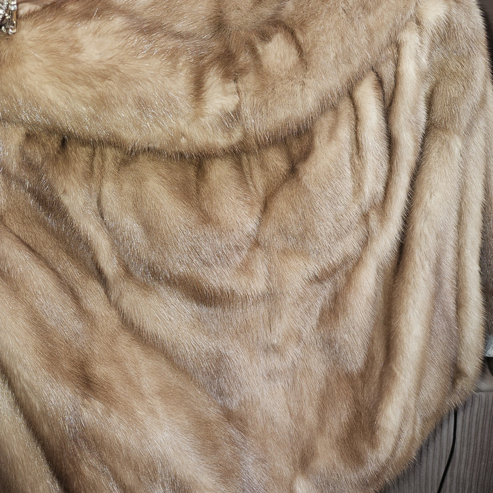 Mink Genuine Fur Vintage Immaculate Condition Stroll Brown Pockets Collar Button