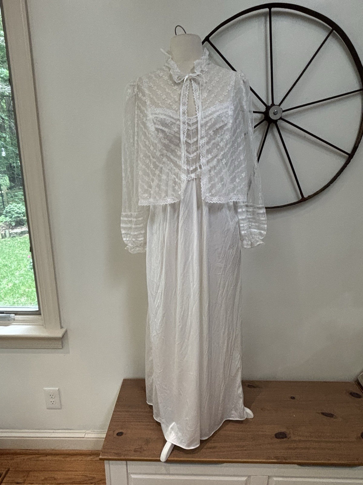Taryn Alexander 1970s white romantic lace union bridal peignoir nightgown set L