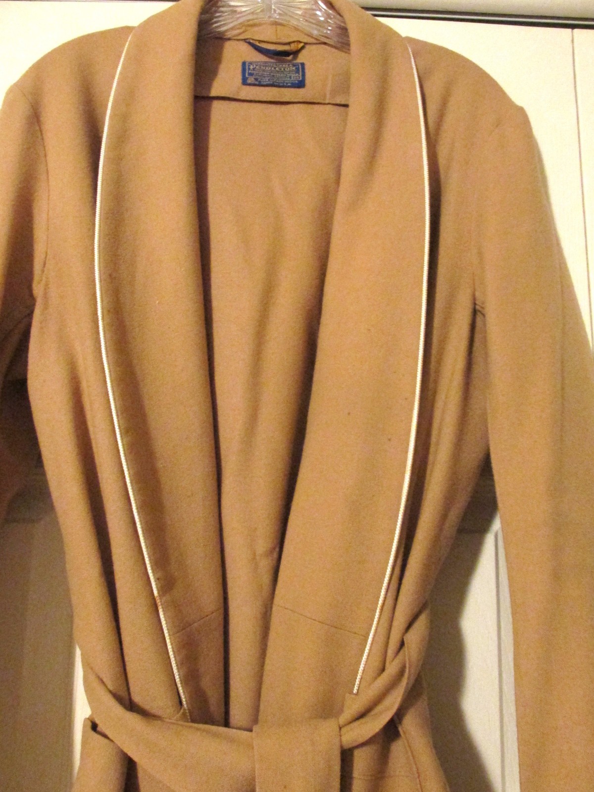 Vtg. M Wool Pendleton Women&rsquo;s Shawl Collar Robe Belt Camel Brown White Trim USA