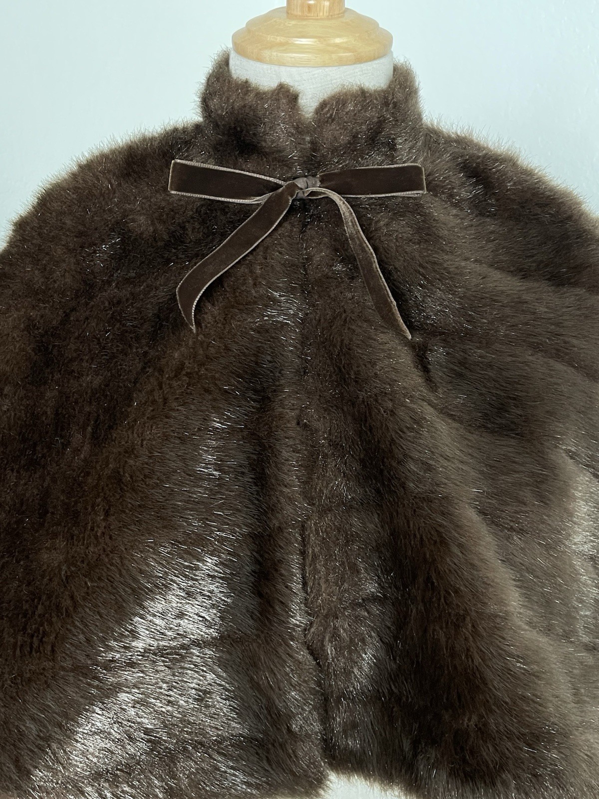 Vintage Glam Luxurious Classic Fur Bow Cape Brown