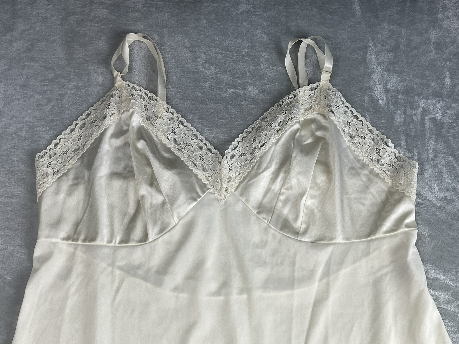 Vanity Fair Ivory Nylon Full-Length Slip Style 10-103 Size 38 24&Prime;/44 Lace Trim
