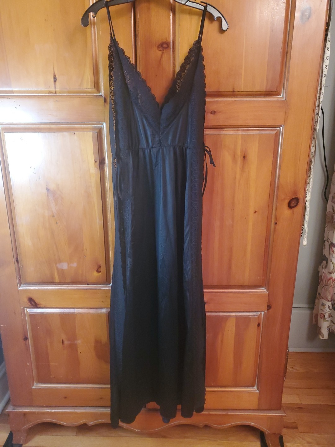 VTG – J.C. Penney Long Open Sides Nylon Lingerie Nightgown, Lace Trimme – Size M