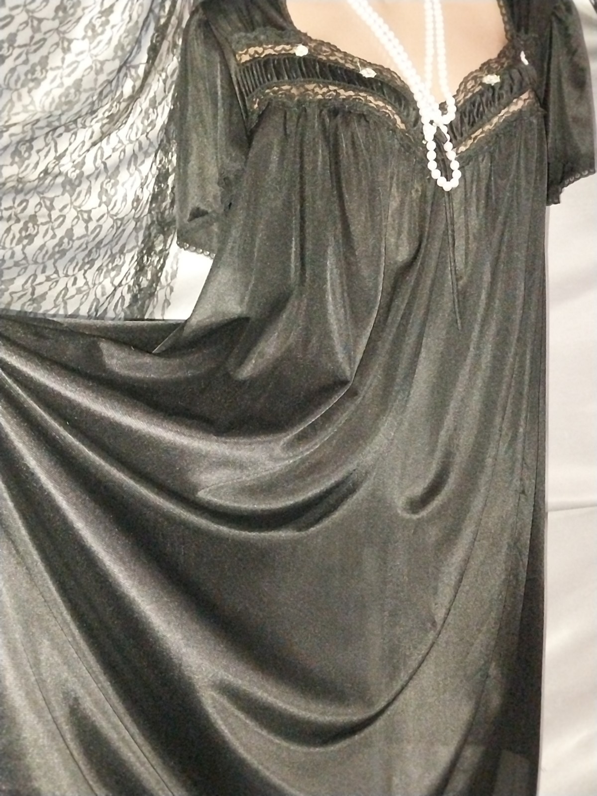 VTG SILKY NYLON FLIMSY THIN EMBRD FLUTTER SLV NIGHTGOWN SHIMMERY SHINES 48&Prime;