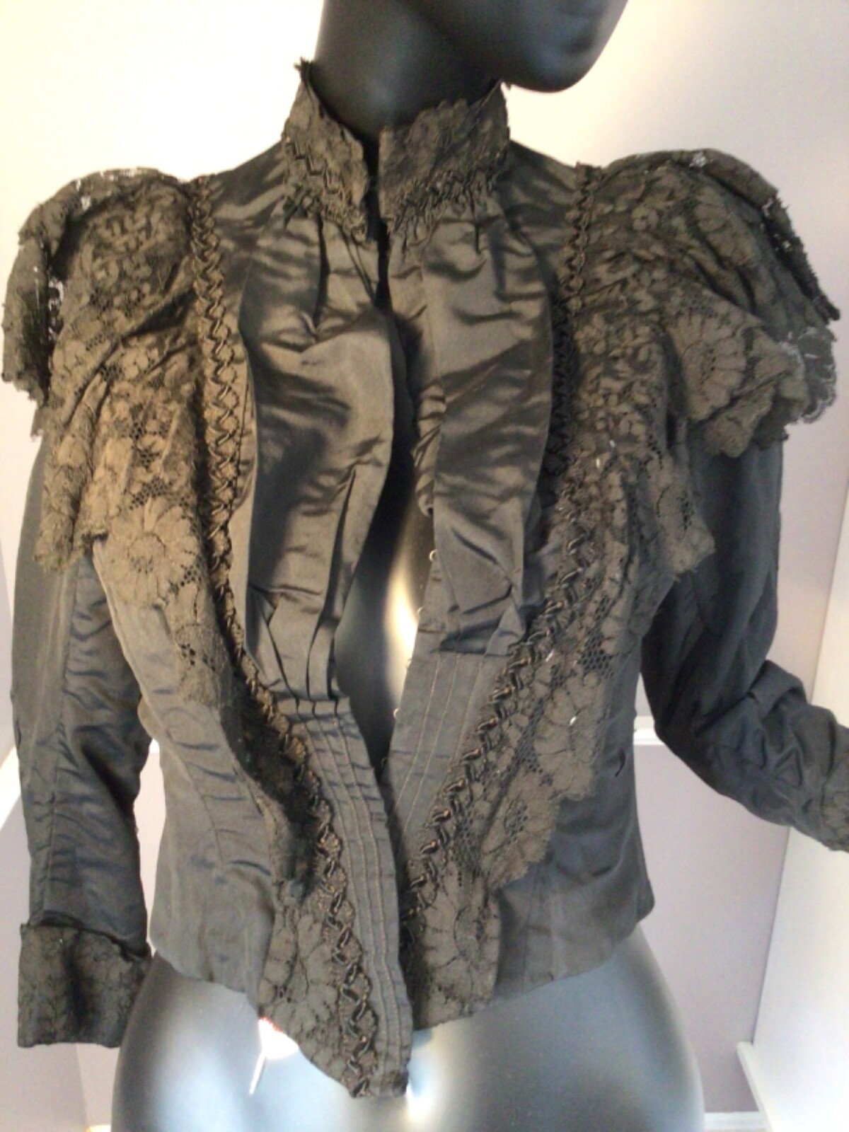 Authentic Vintage Victorian 1880s Black Silk and Lace Ladies Bodice (E-22)