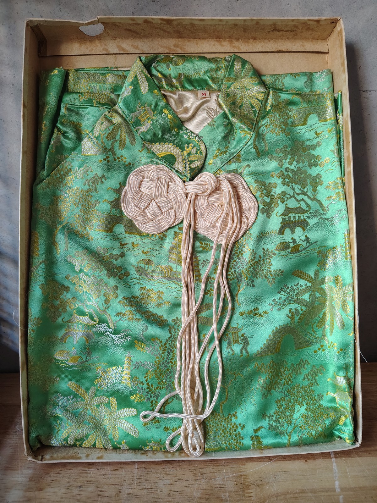 1950&rsquo;S LADIES GREEN SILK BROCADE JACKET AND MATCHING DRAWSTRING HANDBAG YOKOHAMA