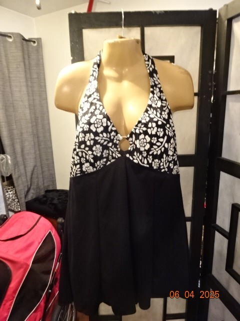 WHITE STAG HALTER SWIMSUIT (XL 16/18) Blk/White Floral Padded Bra 1-Piece NWT