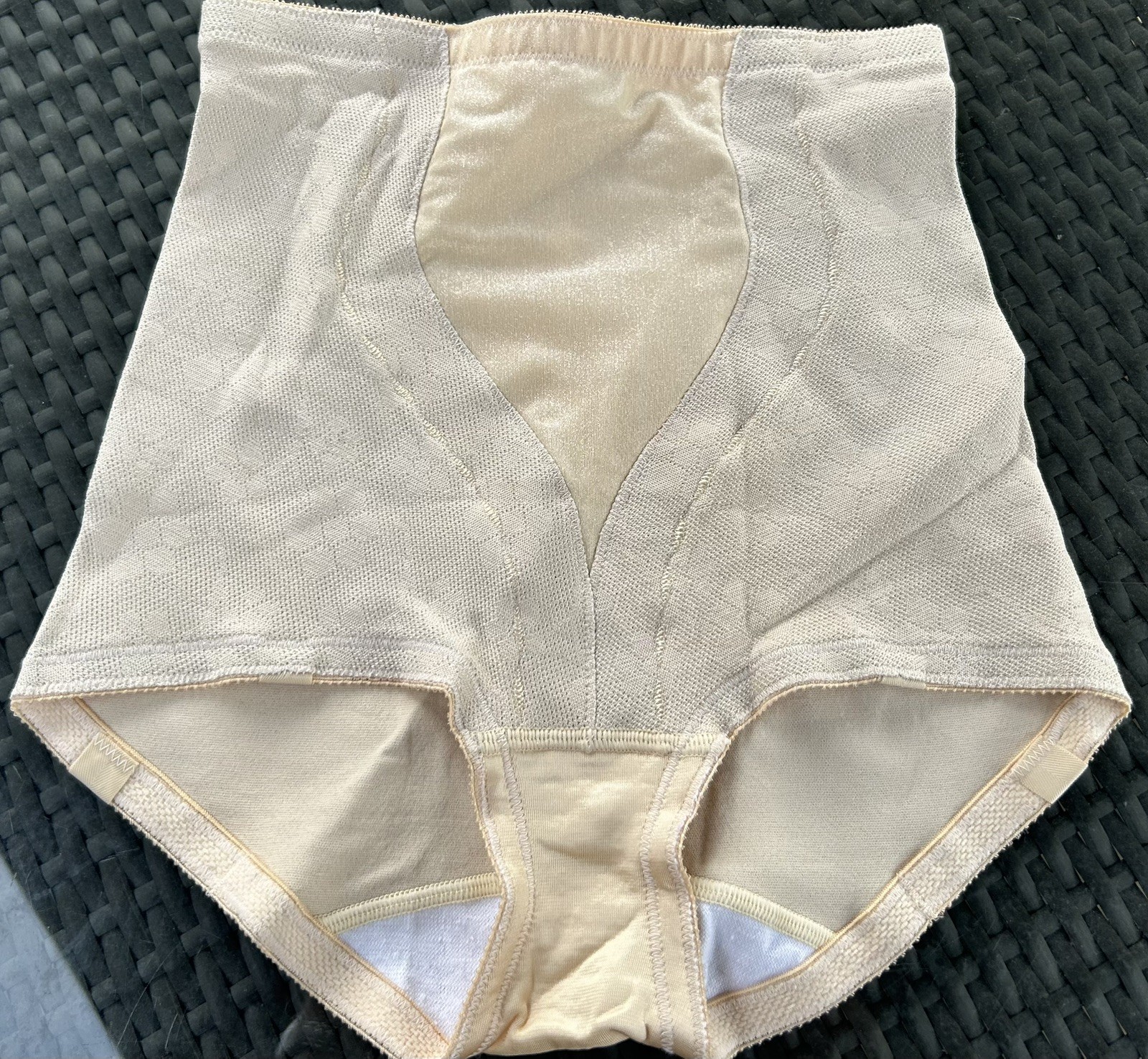 Vintage Playtex 18 Hour Girdle Shaper Brief Nude Sz S NOS