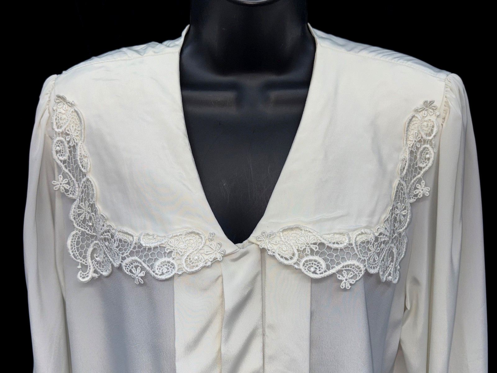 VTG David Matthew Women Size 12P Button Up Long Sleeve Lace Collar Blouse Cream