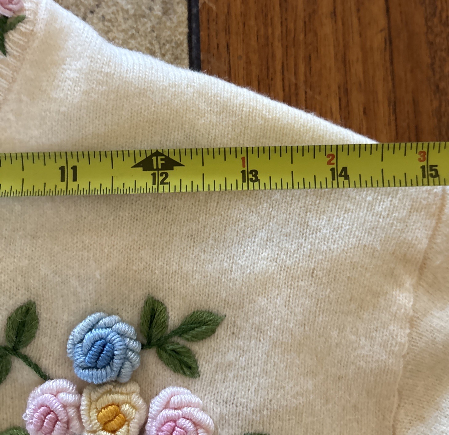 Vintage 1950s Embroidered Rose Flowers Lined Pearls Sweater Cardigan Sz S/M