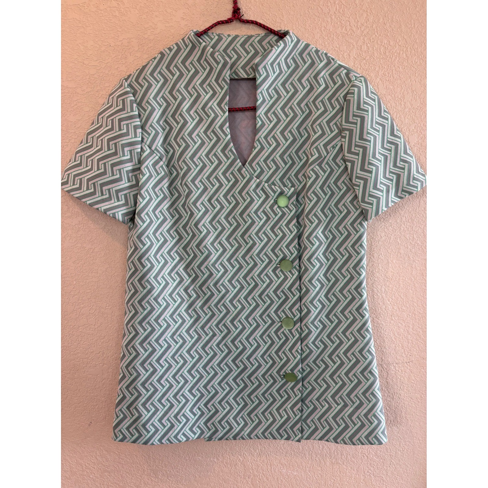 Vintage Mod Geometric Keyhole Blouse Green White Greek Key Side Button Top