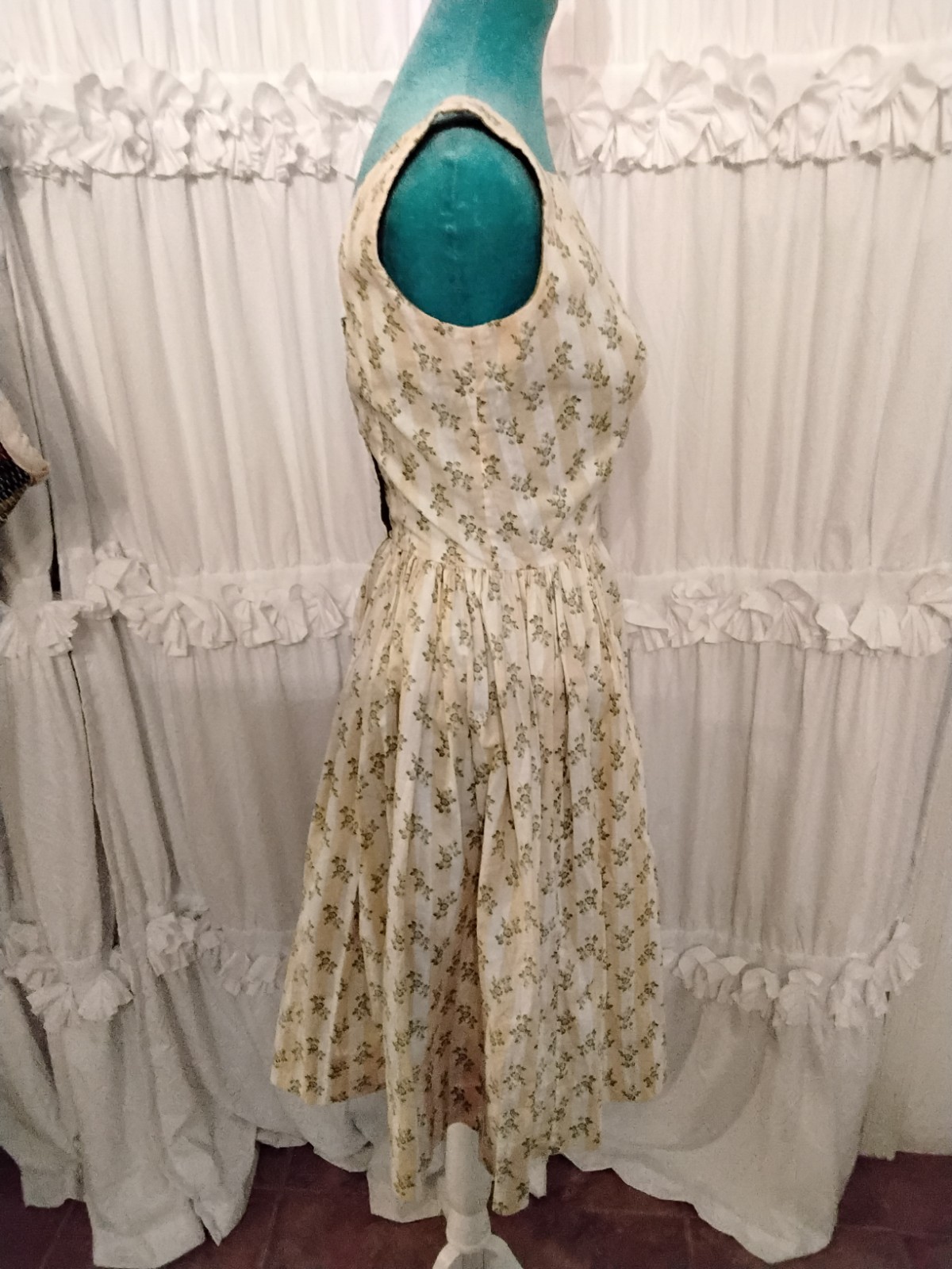 Vintage 1950s 1960s Helen Whiting Cotton Floral Dress S/M Rare Button Back