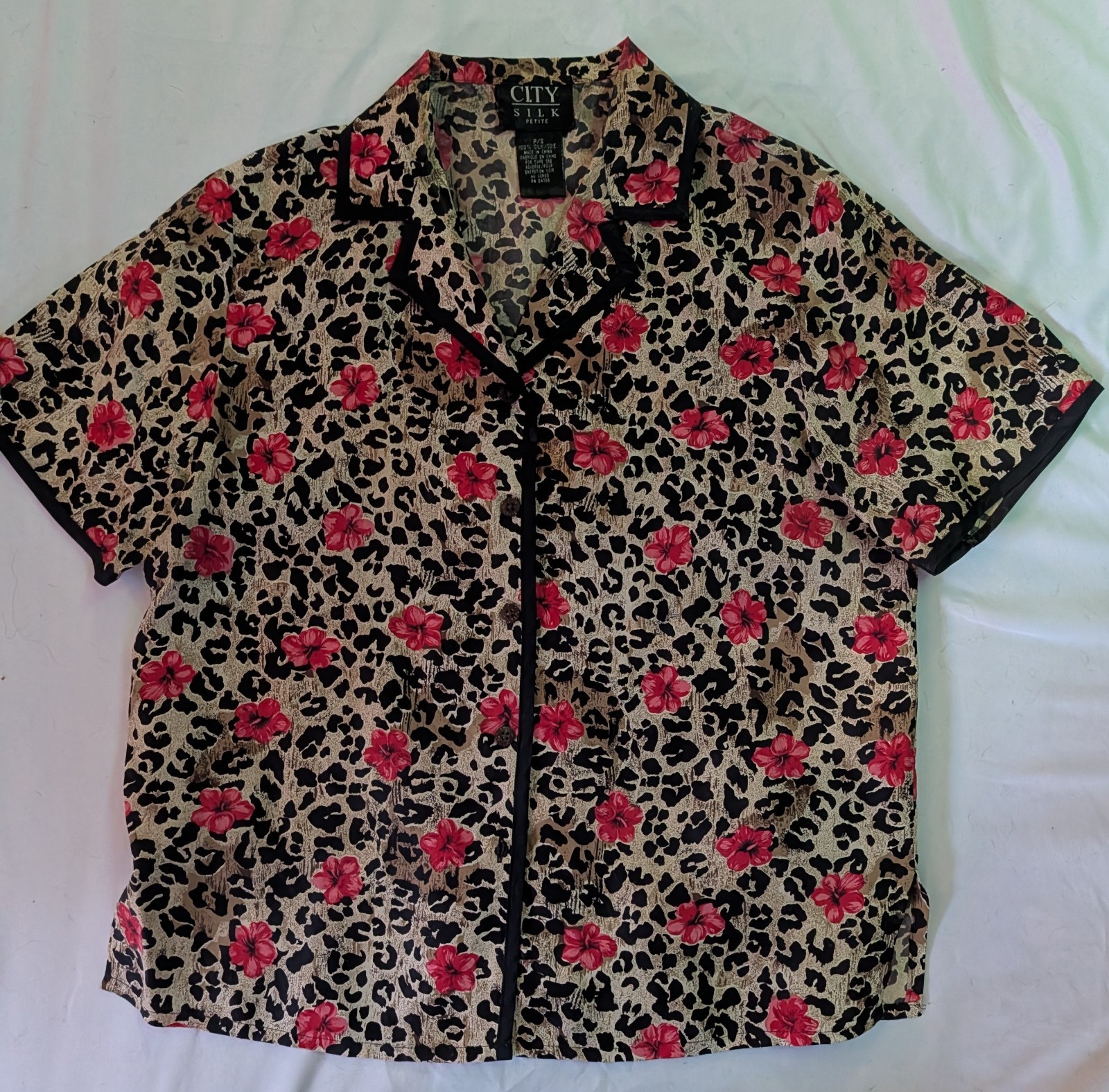 VTG City Silk Blouse Hibiscus Leopard Animal Sz S Petite Grunge Side Slits Y2K