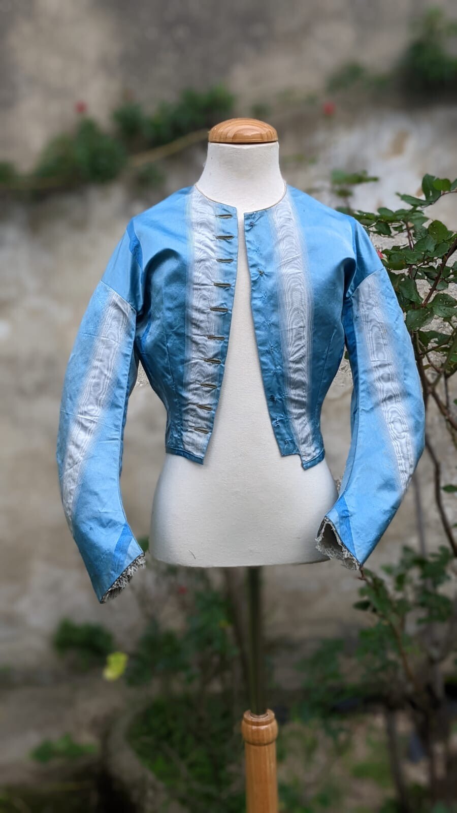BEAUTIFUL VICTORIAN 19TH CENTURY TRI TONE STRIPED SILK SATIN AND MOIRE JACKET