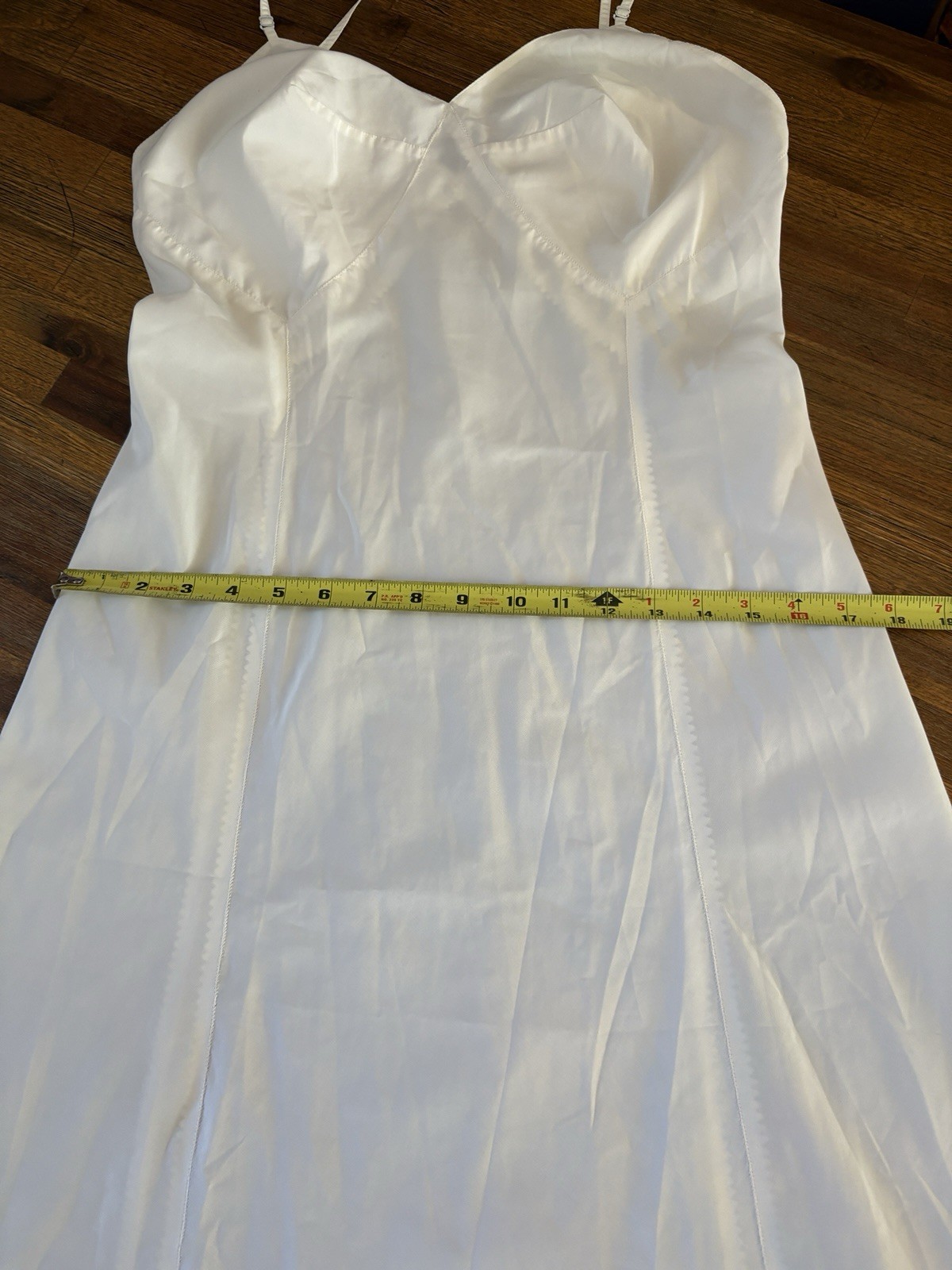 Vintage 1940’s Nylon Blend Negligee Off White Lingerie Slip Medium