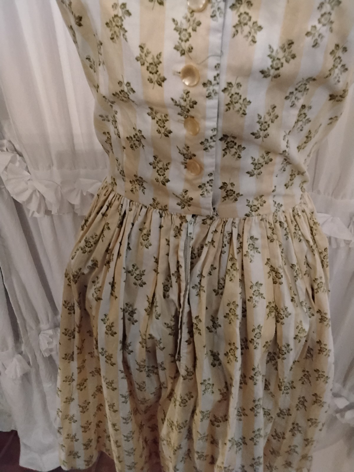 Vintage 1950s 1960s Helen Whiting Cotton Floral Dress S/M Rare Button Back