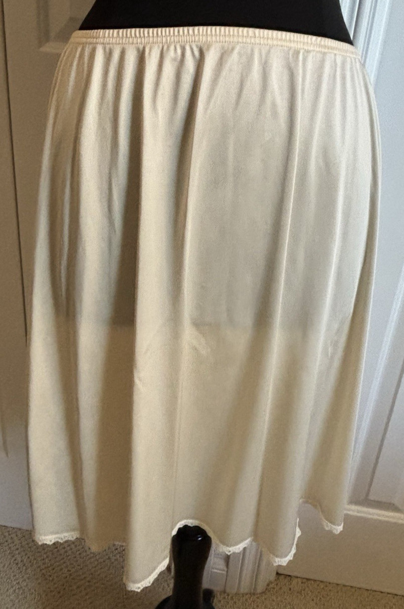 Half Slip JC Penney Beige Lace Trim Nylon Size L Below Knee Made in USA