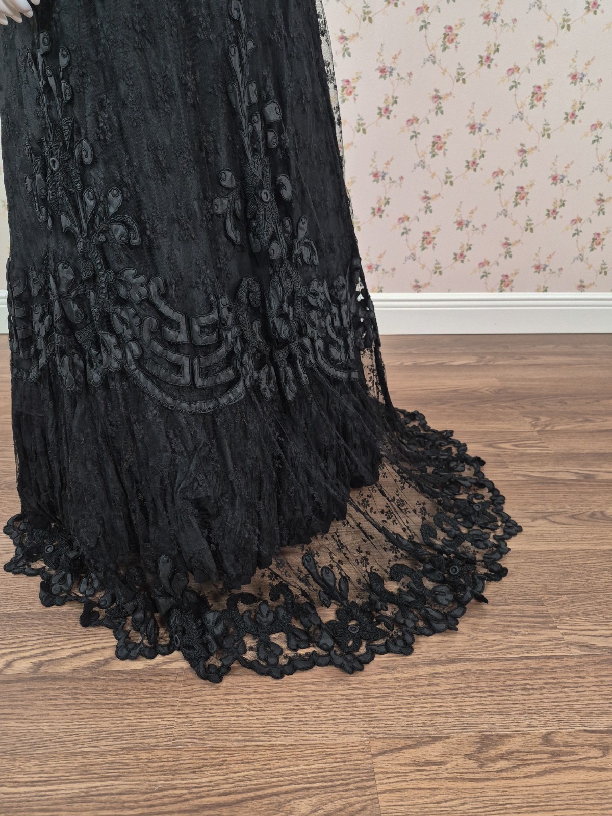 1890s Victorian Dress, Black Silk Lace Mourning Gown « Museum Deaccession » Sz M/L