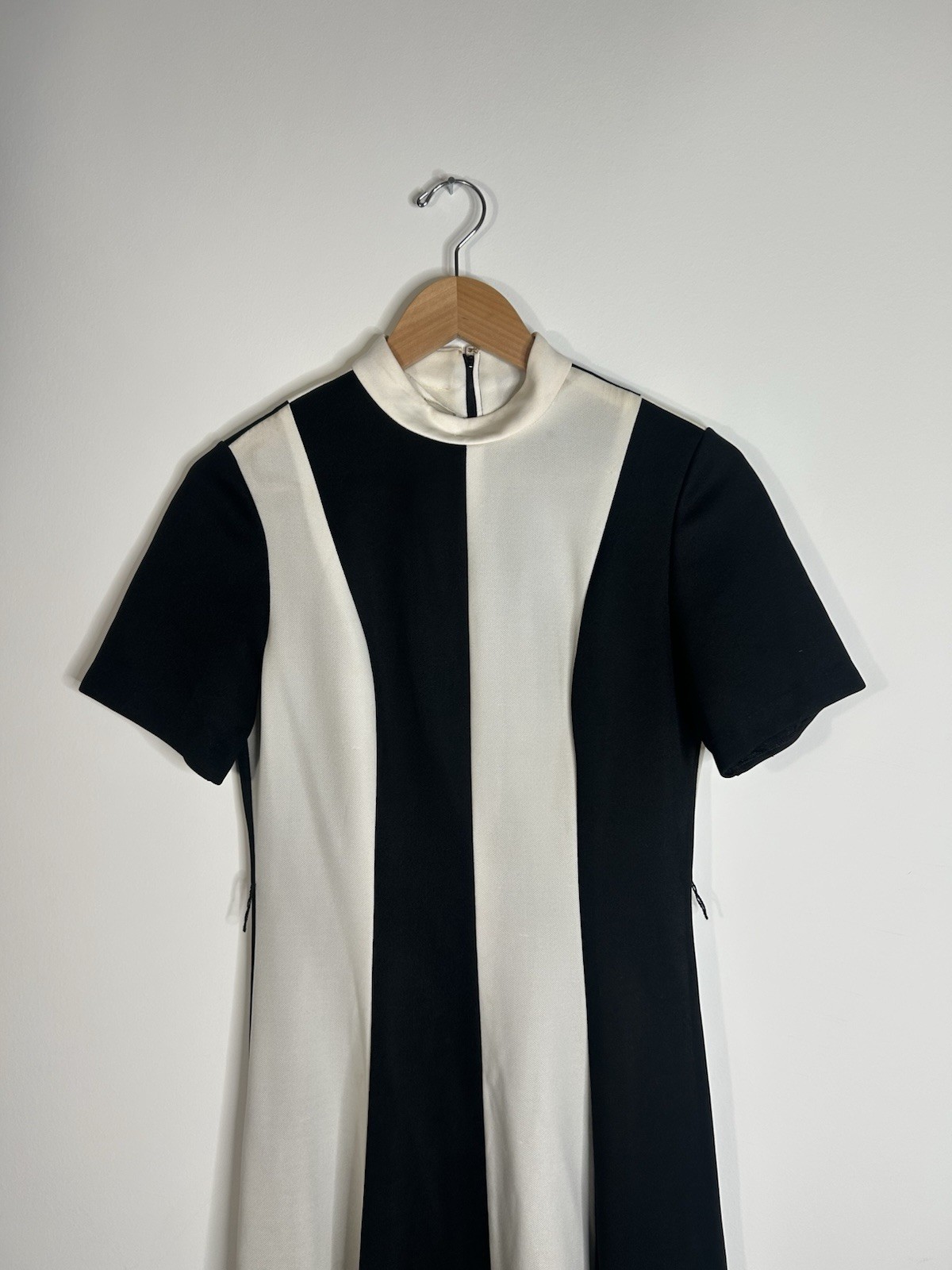 Vintage 1970’s Dress Women’s Black Midi Short Sleeve Mod Everyday Casual