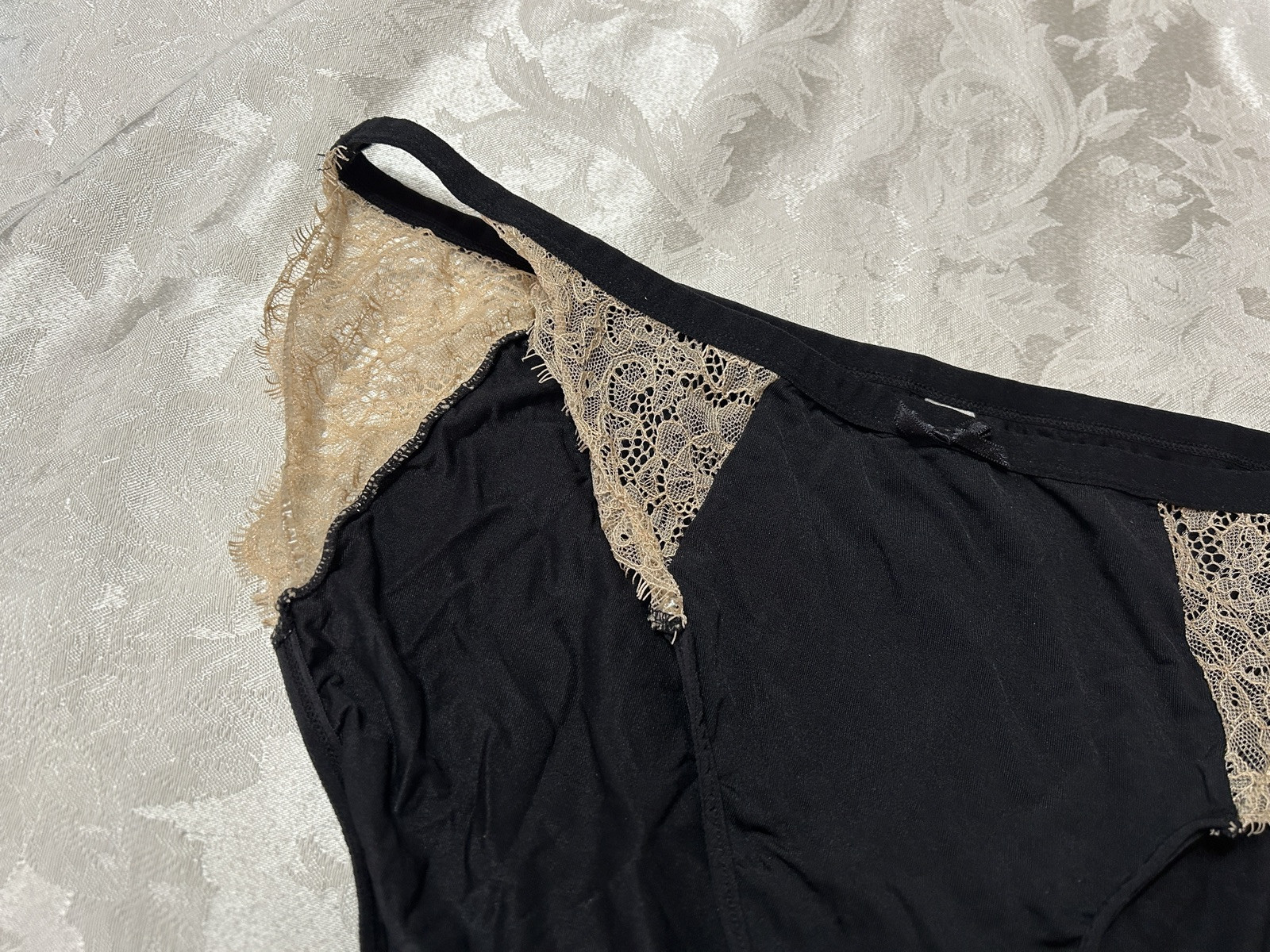 Vtg CACIQUE Lace 22/24 Black/Nude String Bikini Panties #326