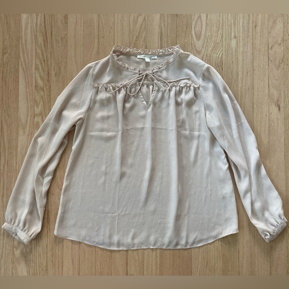 Violet + Claire Flowy Cream Peasant Blouse Ruffles Elegant Romantic Renaissance