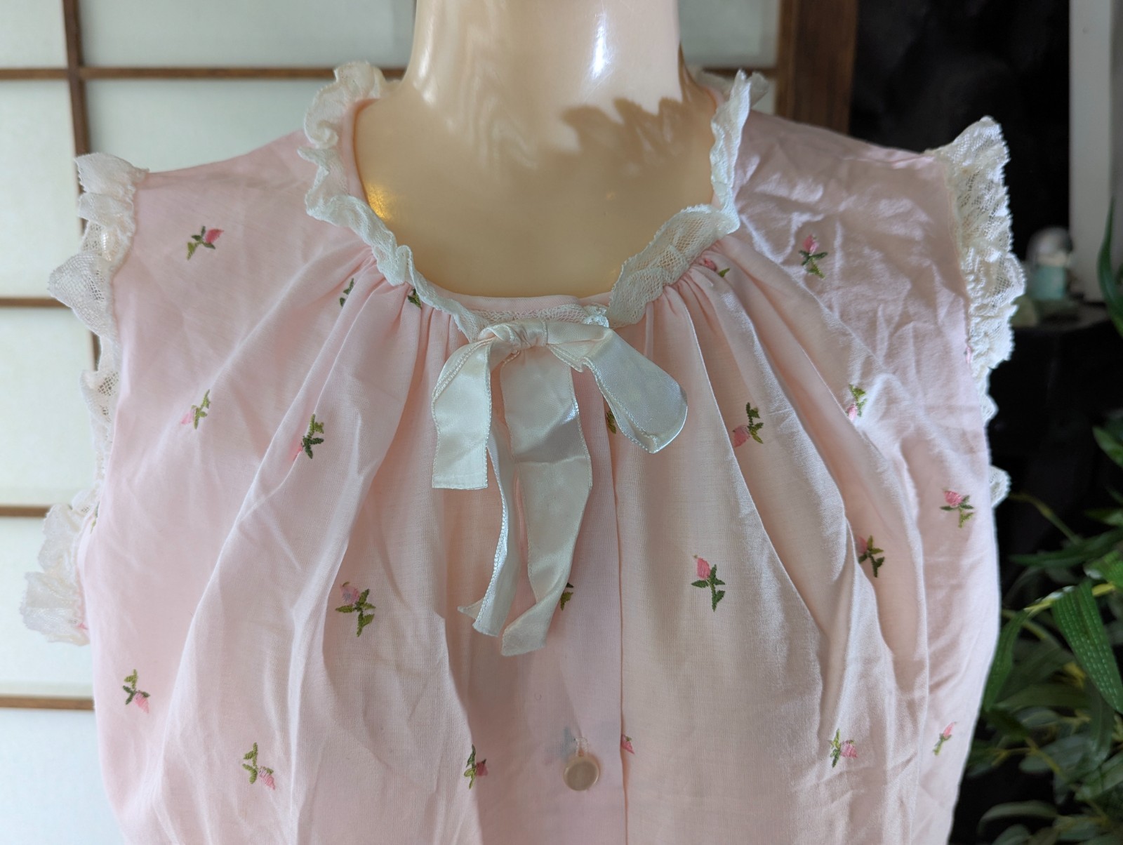 Vintage Leonora Pink 2pc Pajamas PJs 1960s Sz Small Babydoll Embroidered Roses