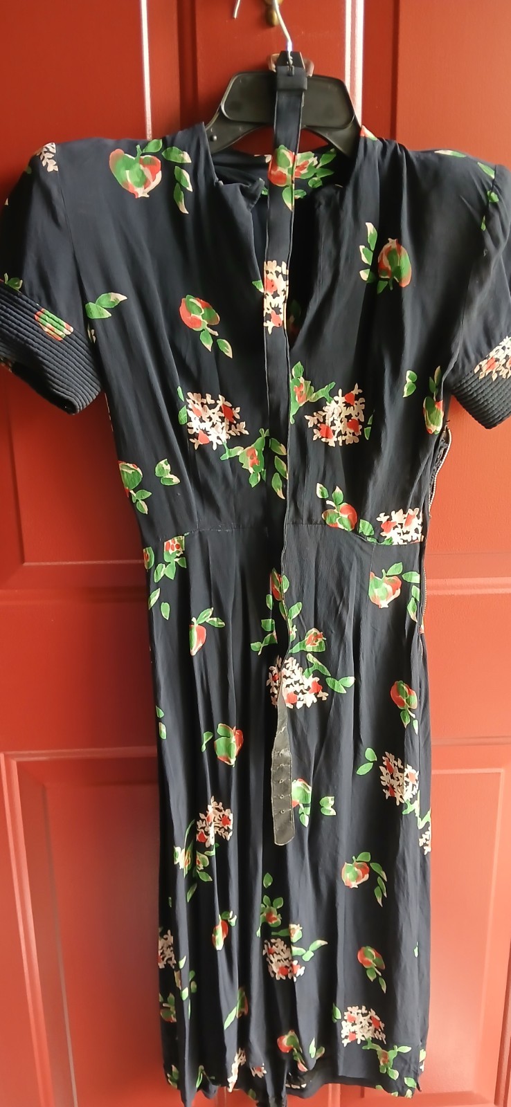 1940s WW2 Novelty Print navy Blue rayon Dress with belt sz S shoulder pads