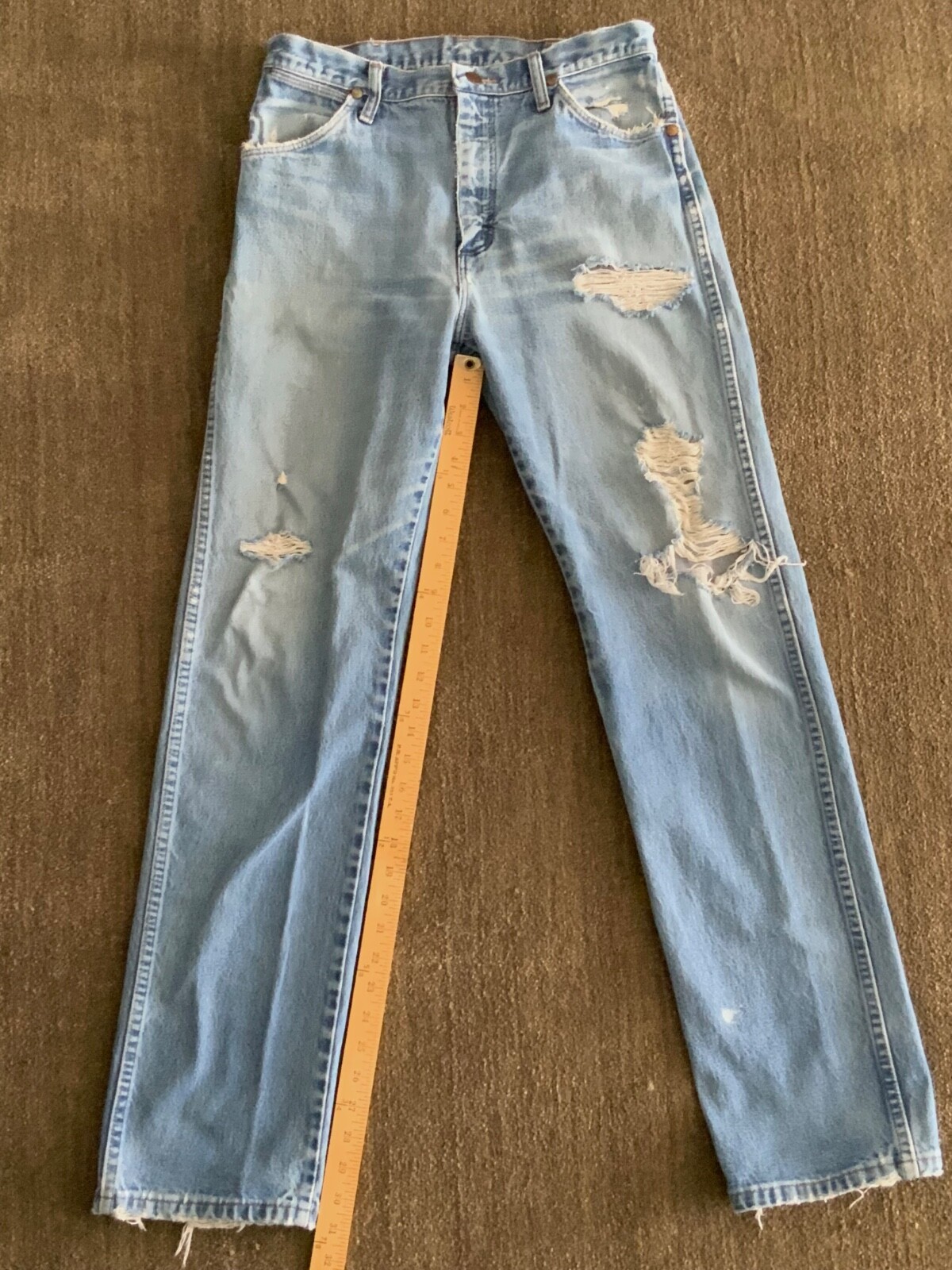 Vintage Men’s Blue Jeans Western Rodeo Cowboy Wrangler Distressed Holes 31 x 34