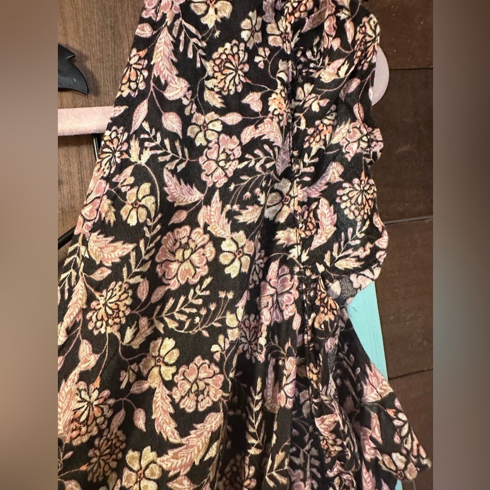 Old Navy Gray Floral Blouse with Flutter Sleeve NWT
